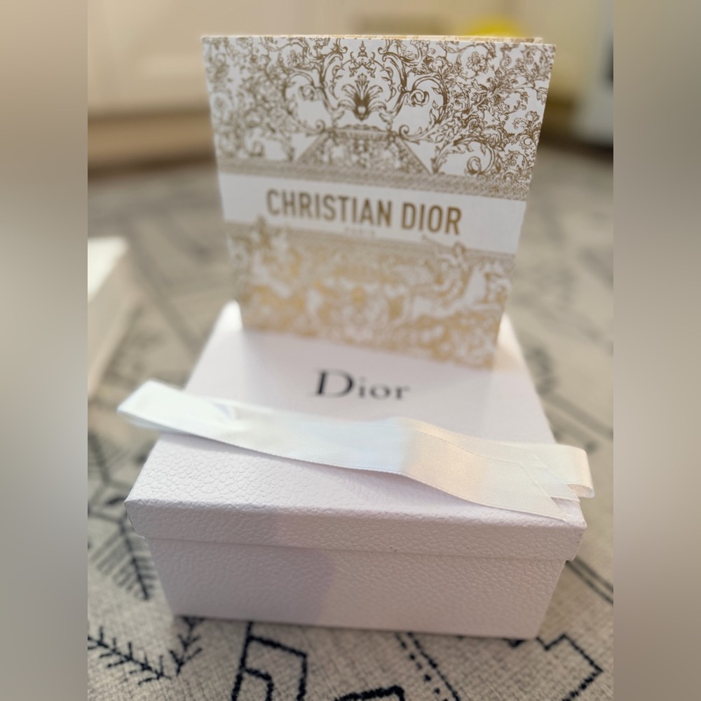Dior White Textured Box, Card with Ribbon - Picture 1 of 2